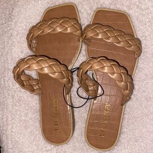 NWT!! Liliana woven sandals, size 7.5